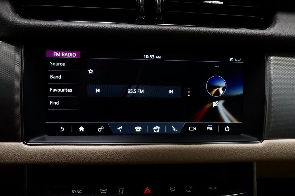 Used 2020 Jaguar XF Prestige image 3