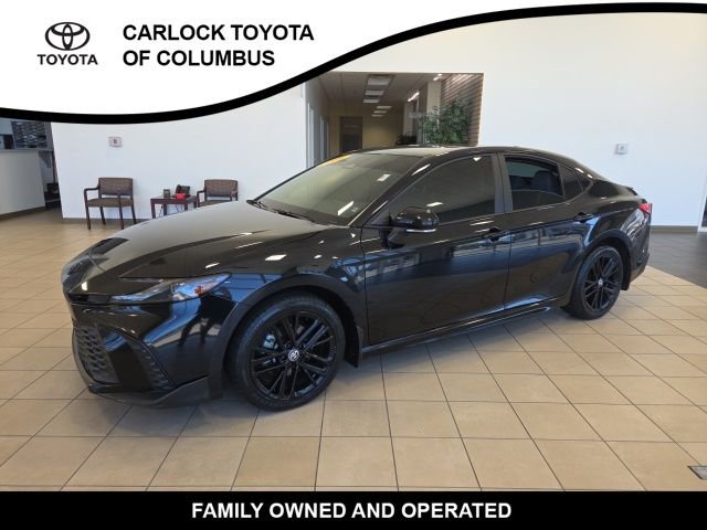 Used 2025 Toyota Camry SE w/ Convenience Package image 3