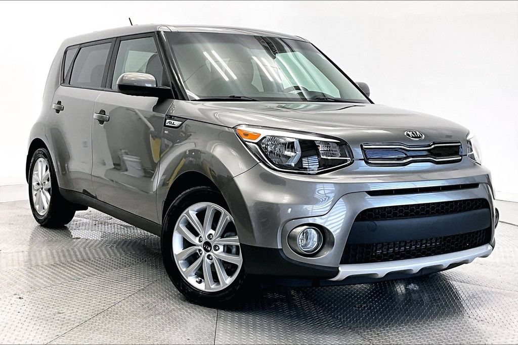 Used 2017 Kia Soul + FWD image 11
