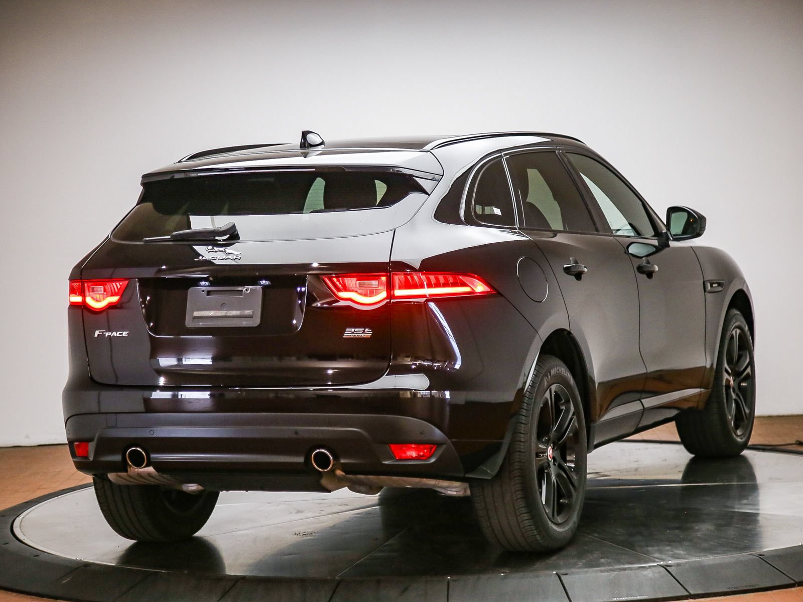 Used 2018 Jaguar F-PACE R-Sport AWD/4WD image 4
