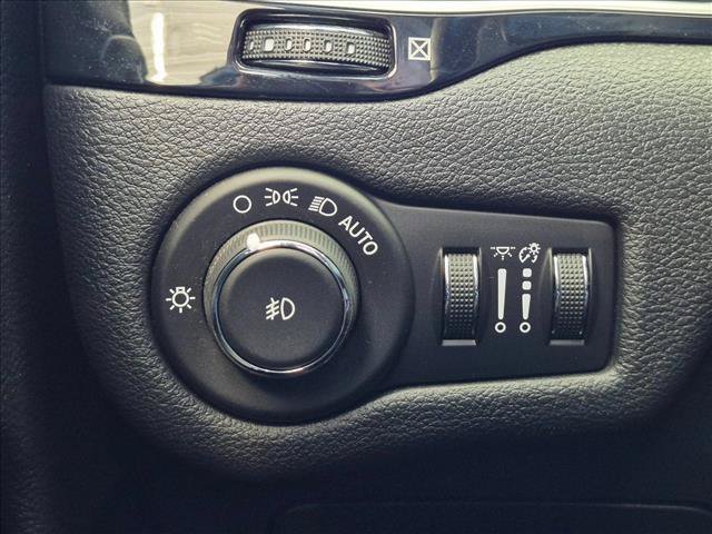 Used 2020 Jeep Cherokee Latitude Plus AWD/4WD image 11