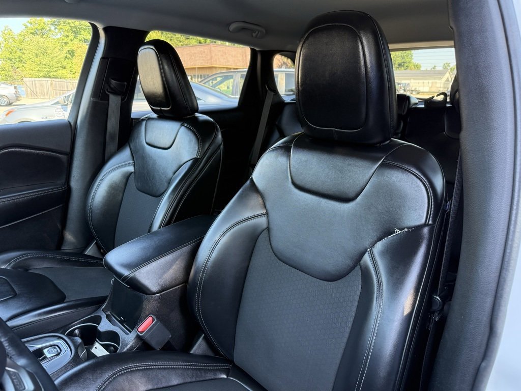Used 2019 Jeep Cherokee Latitude Plus image 10