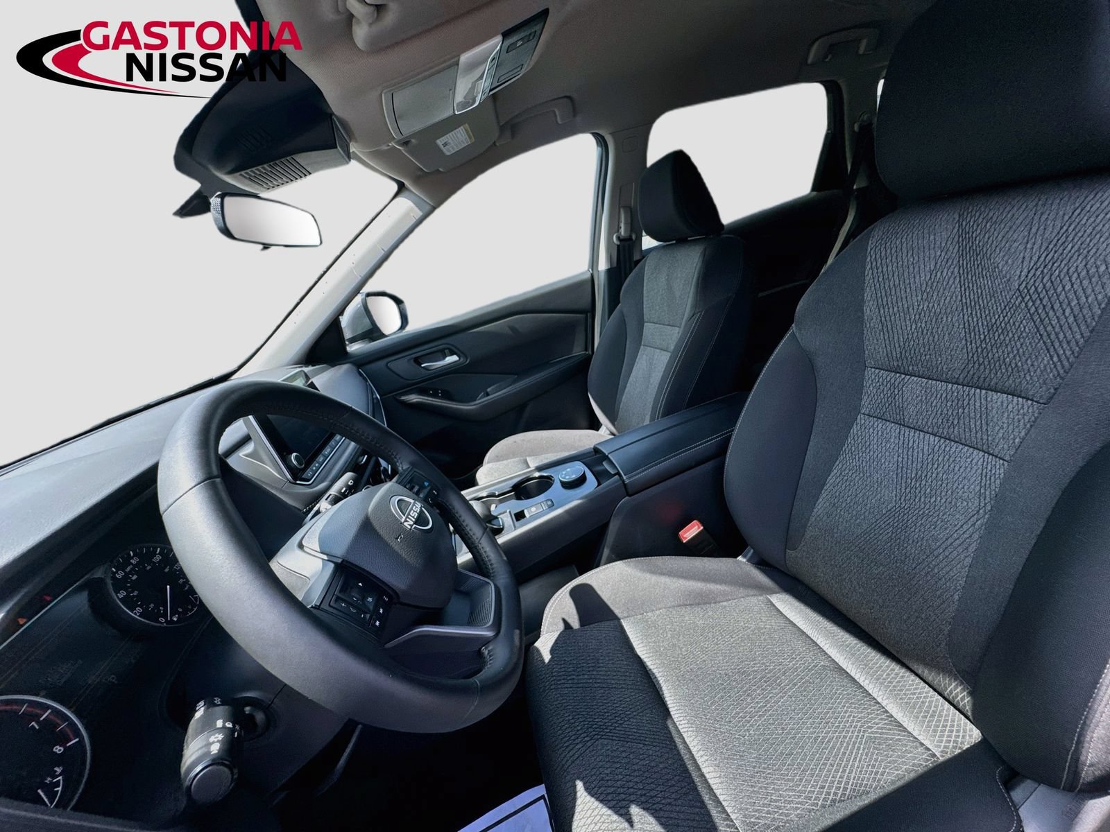 Used 2025 Nissan Rogue SV AWD/4WD image 26
