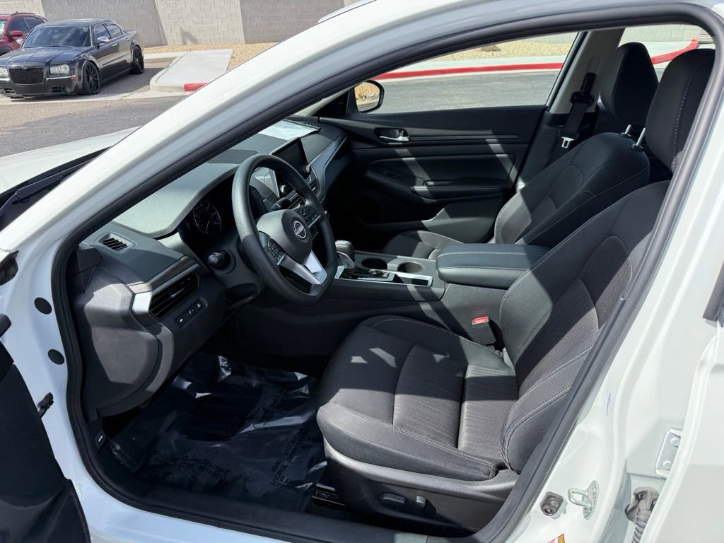 Used 2025 Nissan Altima 2.5 SV FWD image 10