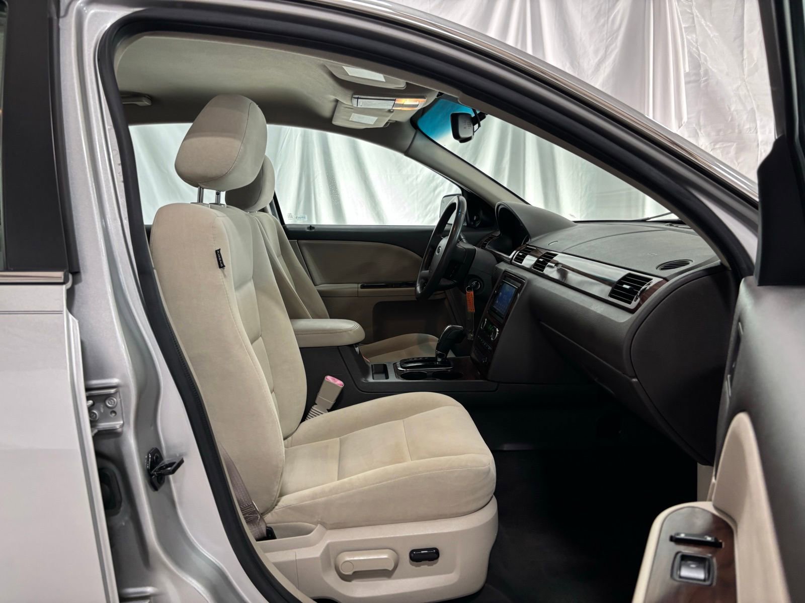 Used 2009 Ford Taurus SEL image 15