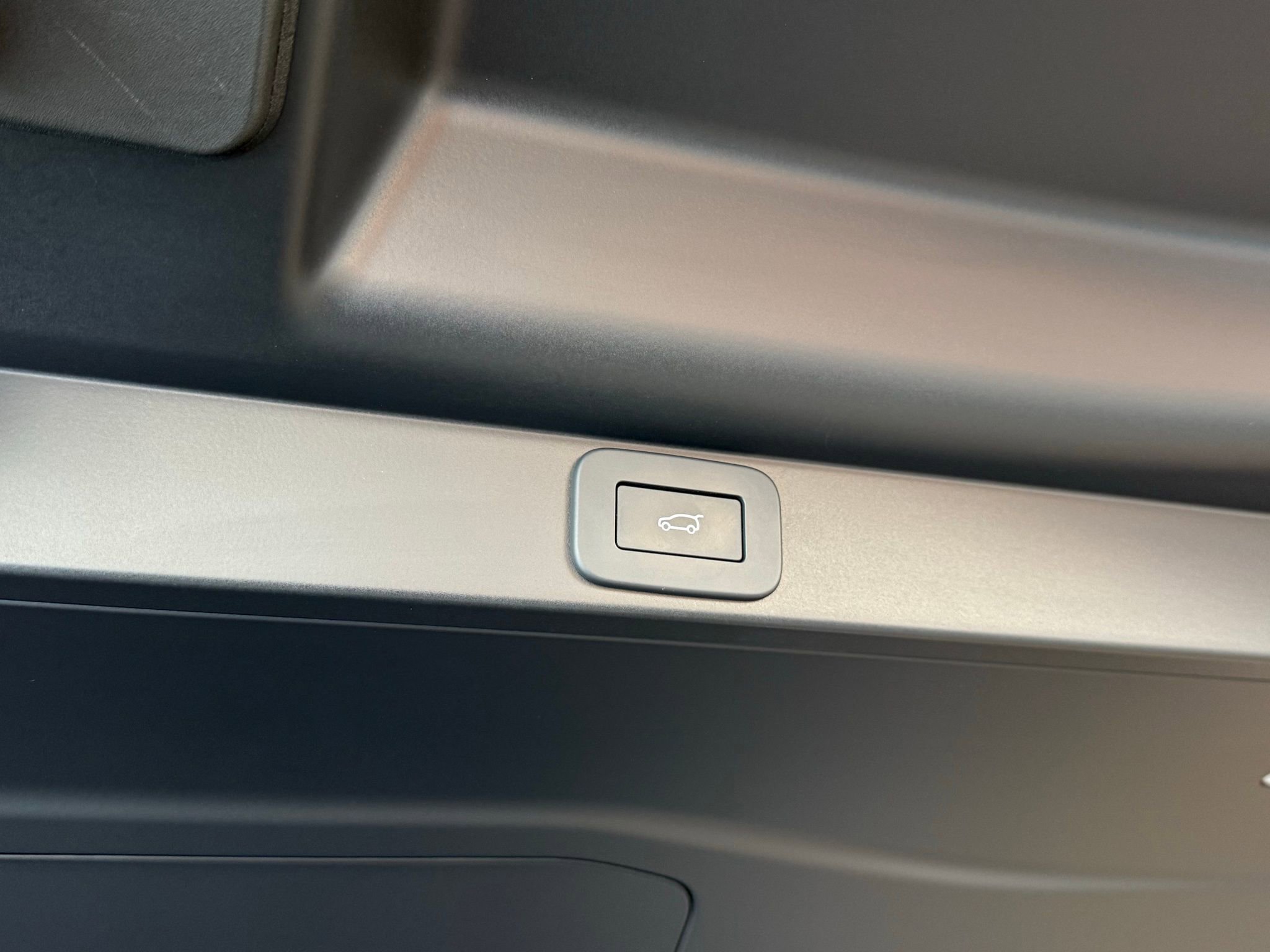 Used 2025 Land Rover Range Rover SE image 37