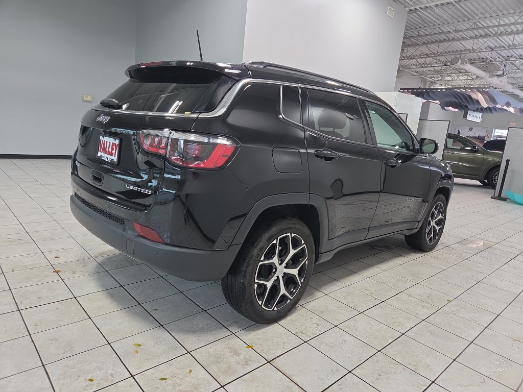 Used 2024 Jeep Compass Limited AWD/4WD image 12