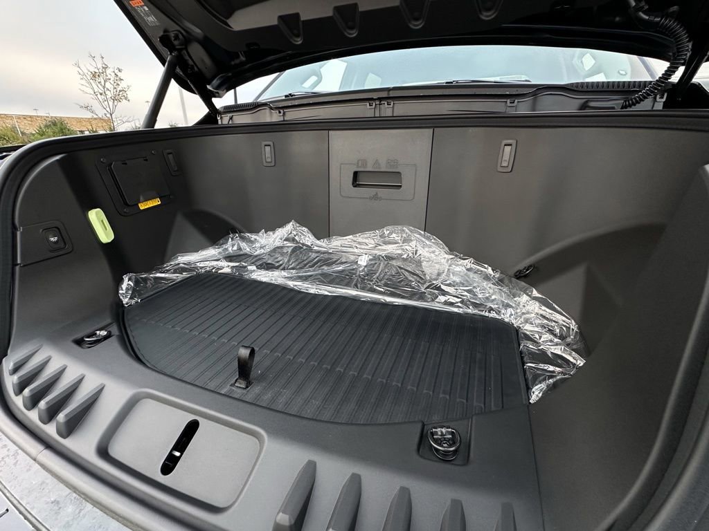 New 2025 Ford F150 Lightning XLT image 73