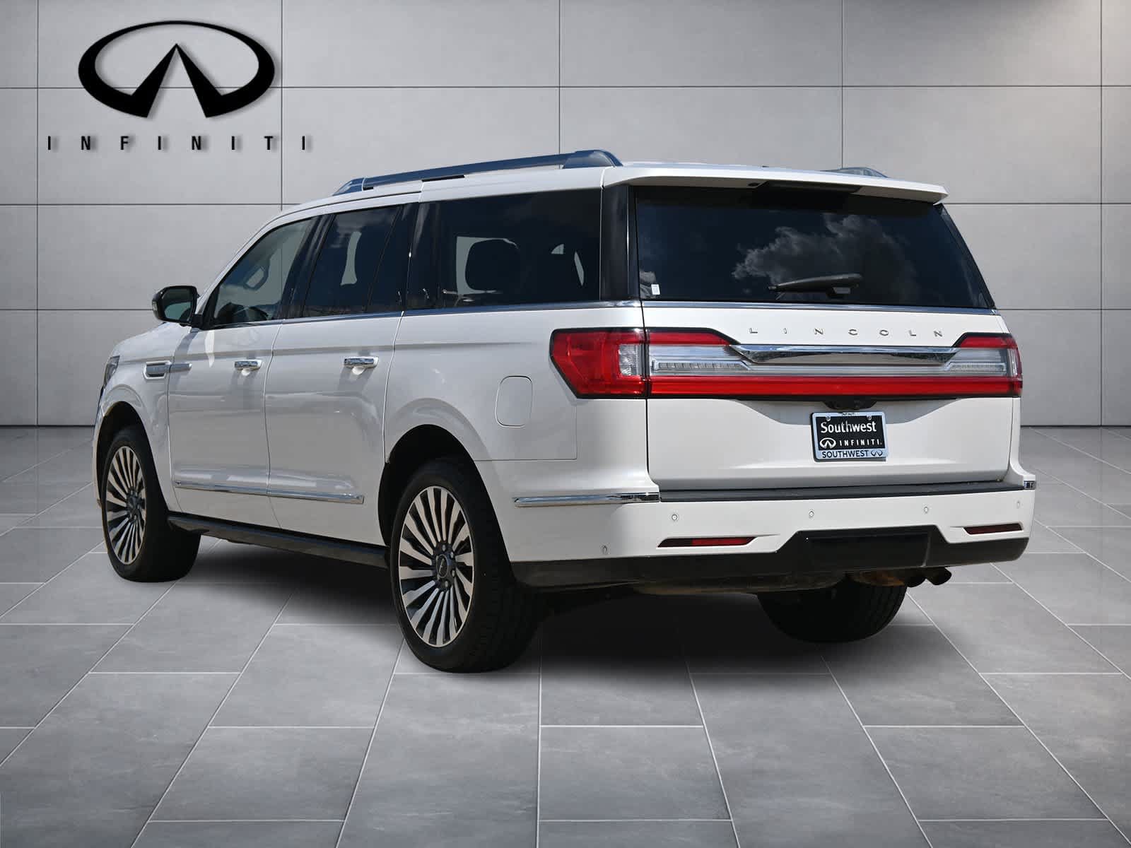 Used 2018 Lincoln Navigator L Reserve w/ Technology Package AWD/4WD image 5