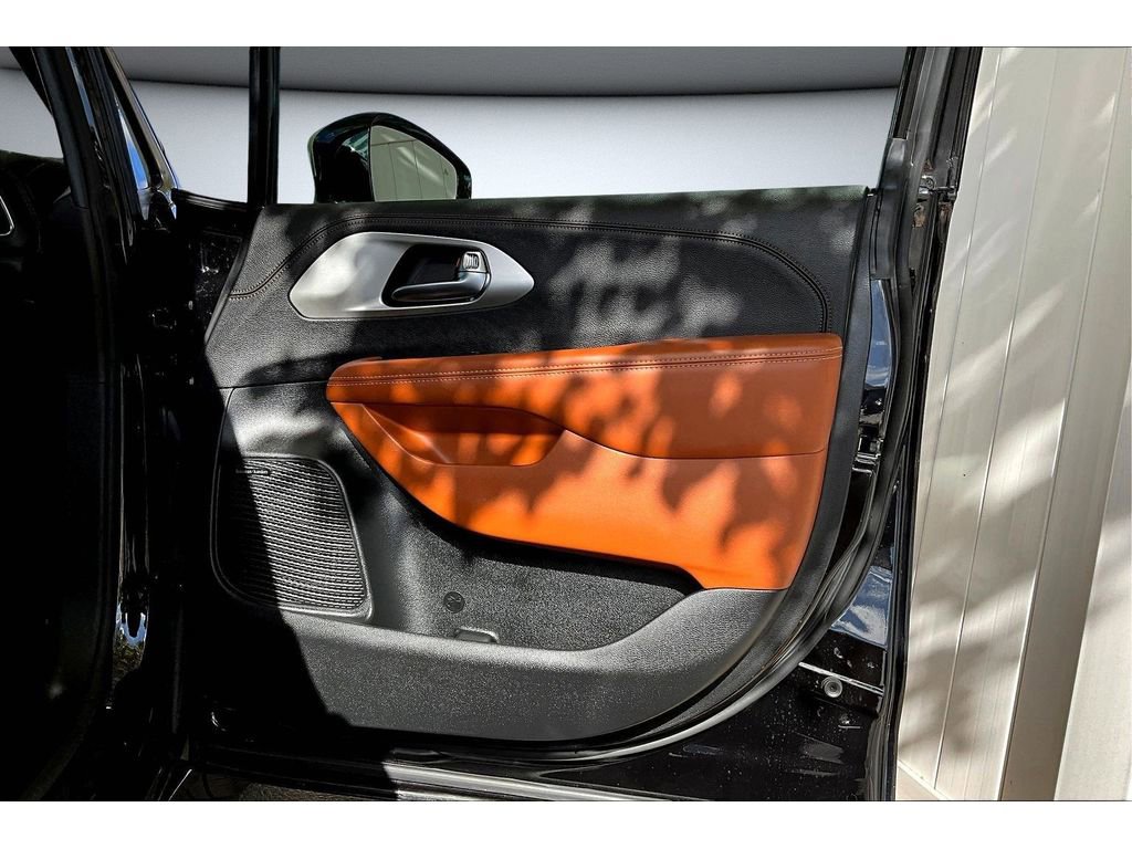 Used 2024 Chrysler Pacifica Pinnacle image 21