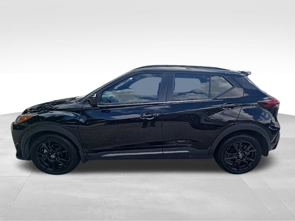 Used 2023 Nissan Kicks SR w/ SR Premium Package FWD image 2