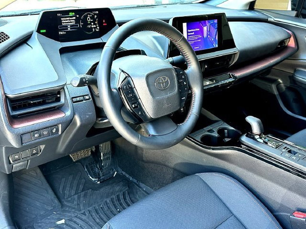 Used 2025 Toyota Prius Plug-In Hybrid FWD image 13
