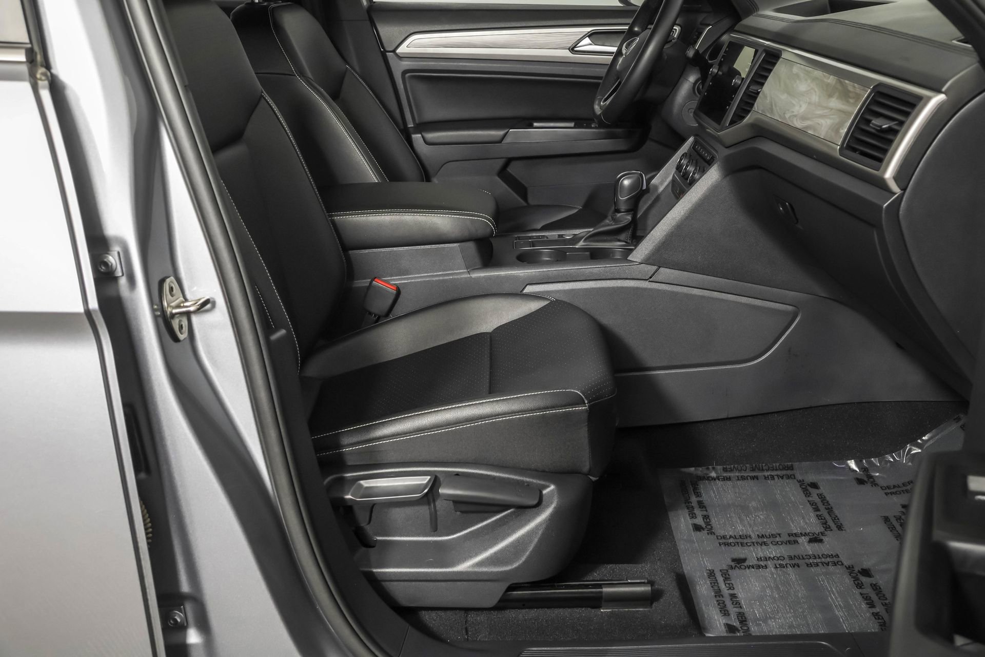 Used 2020 Volkswagen Atlas Cross Sport SE w/ Towing Package image 45