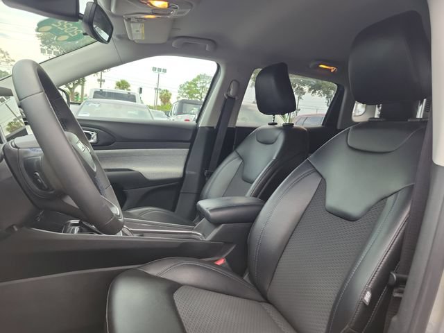 Used 2022 Jeep Compass Latitude FWD image 17