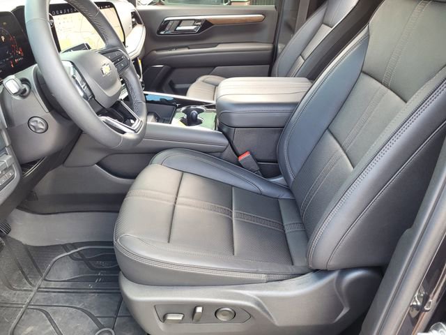 Used 2025 Chevrolet Suburban High Country image 19