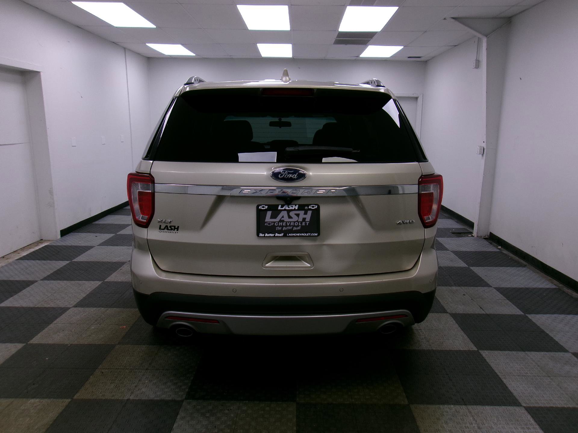 Used 2017 Ford Explorer XLT AWD/4WD image 13
