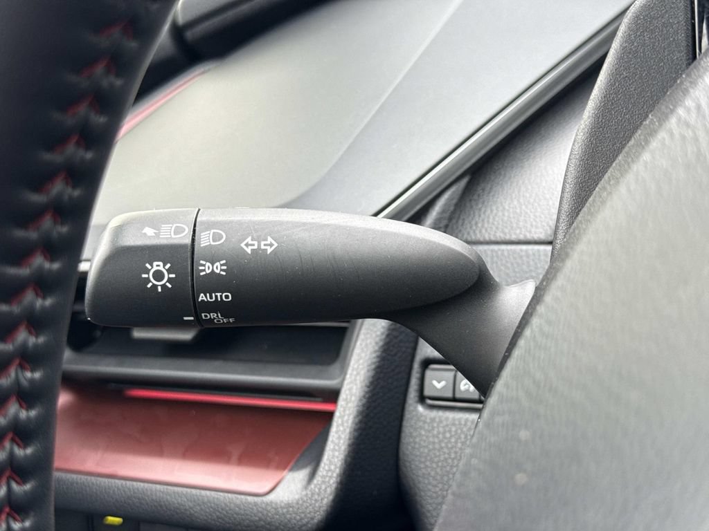 Used 2024 Toyota Prius Prime Premium FWD image 12