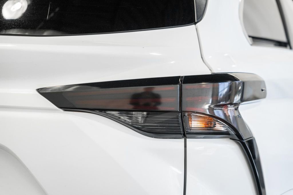 Used 2021 Toyota Sienna XSE image 6