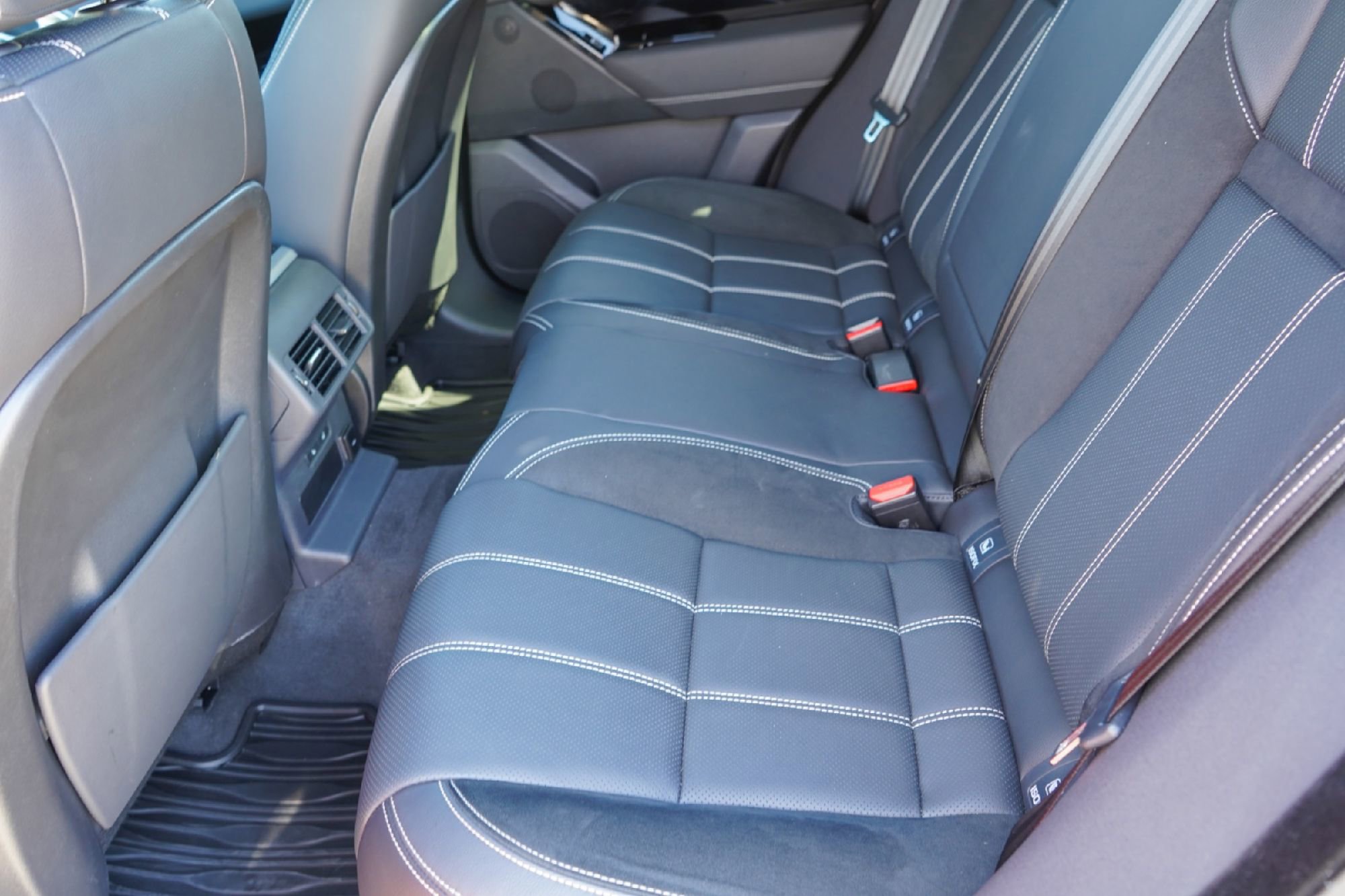 Used 2023 Land Rover Range Rover Velar R-Dynamic S image 22