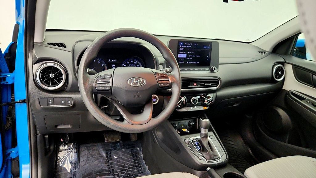 Used 2023 Hyundai Kona SEL w/ Winter Weather Package FWD image 12