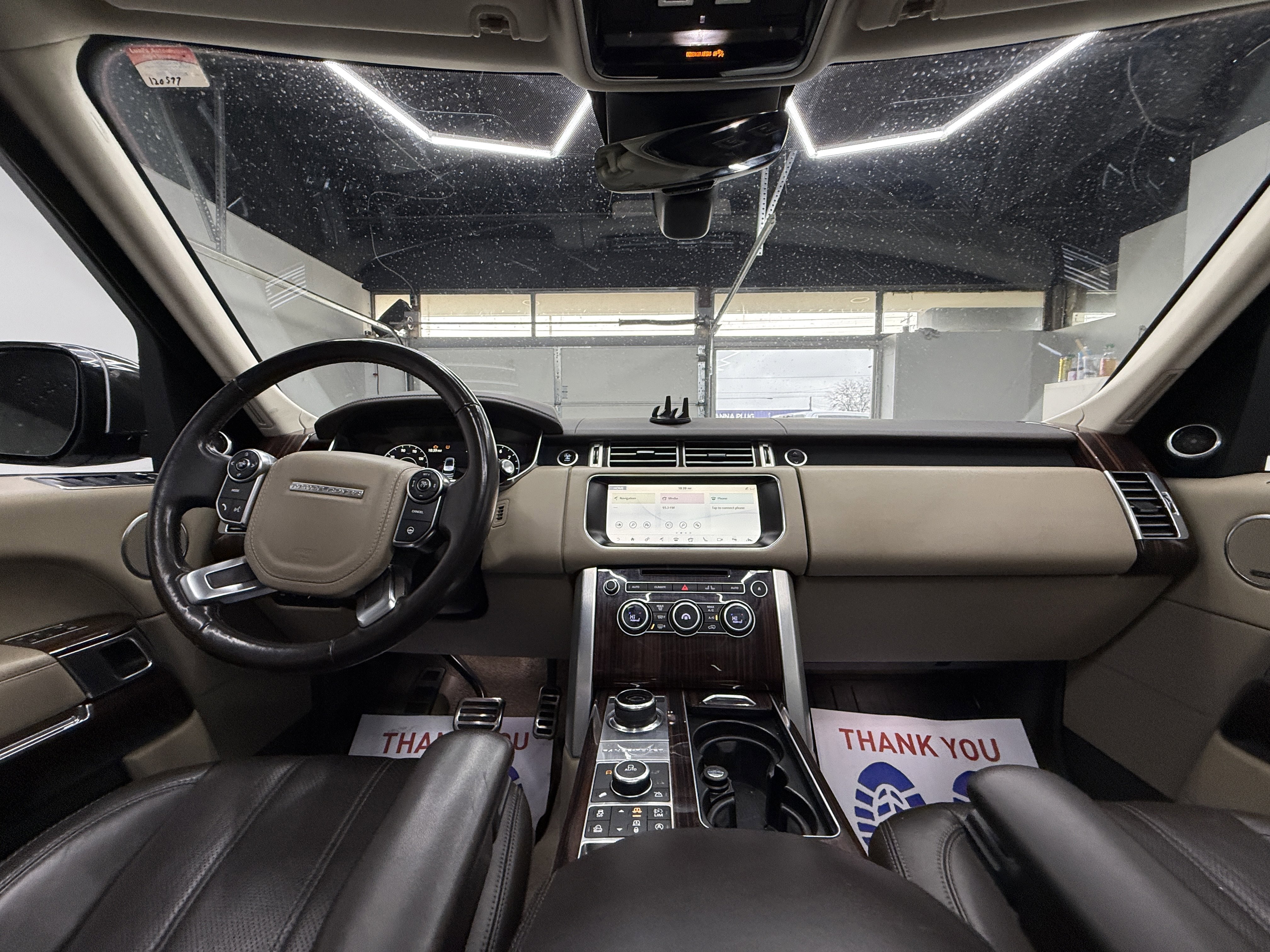 Used 2017 Land Rover Range Rover HSE image 13