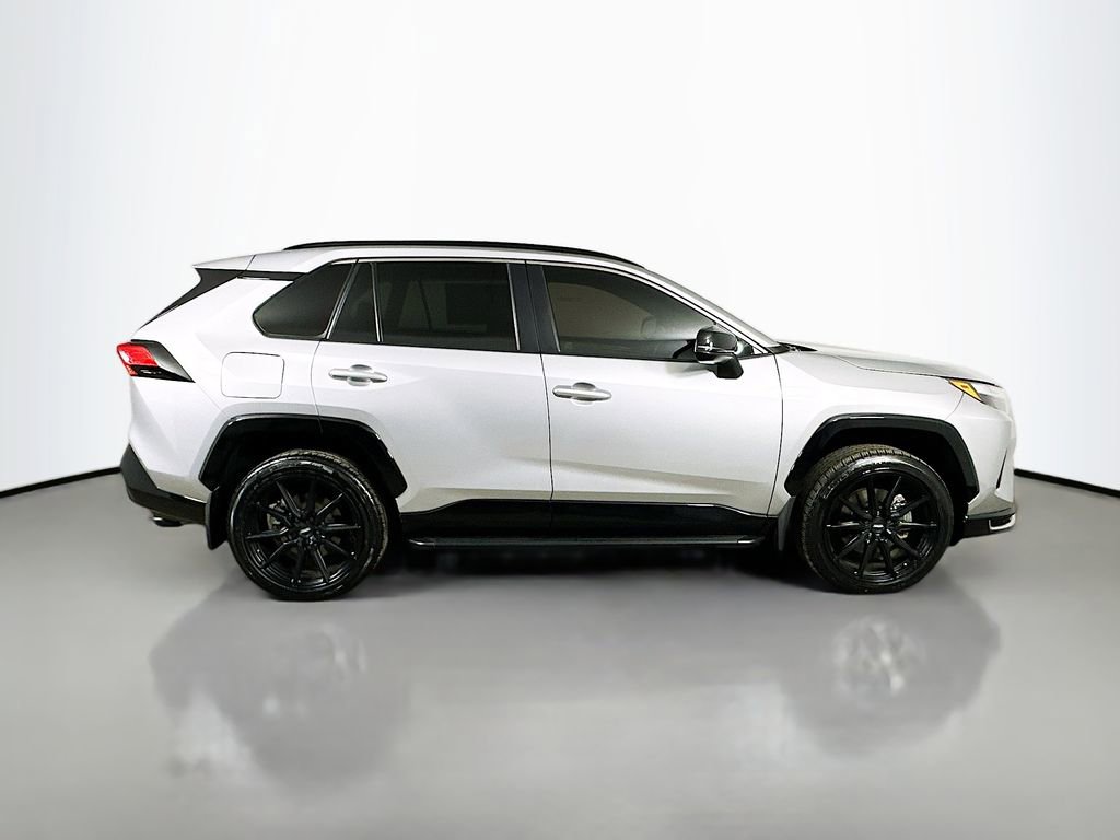 Used 2022 Toyota RAV4 SE w/ Weather & Moonroof Package image 7
