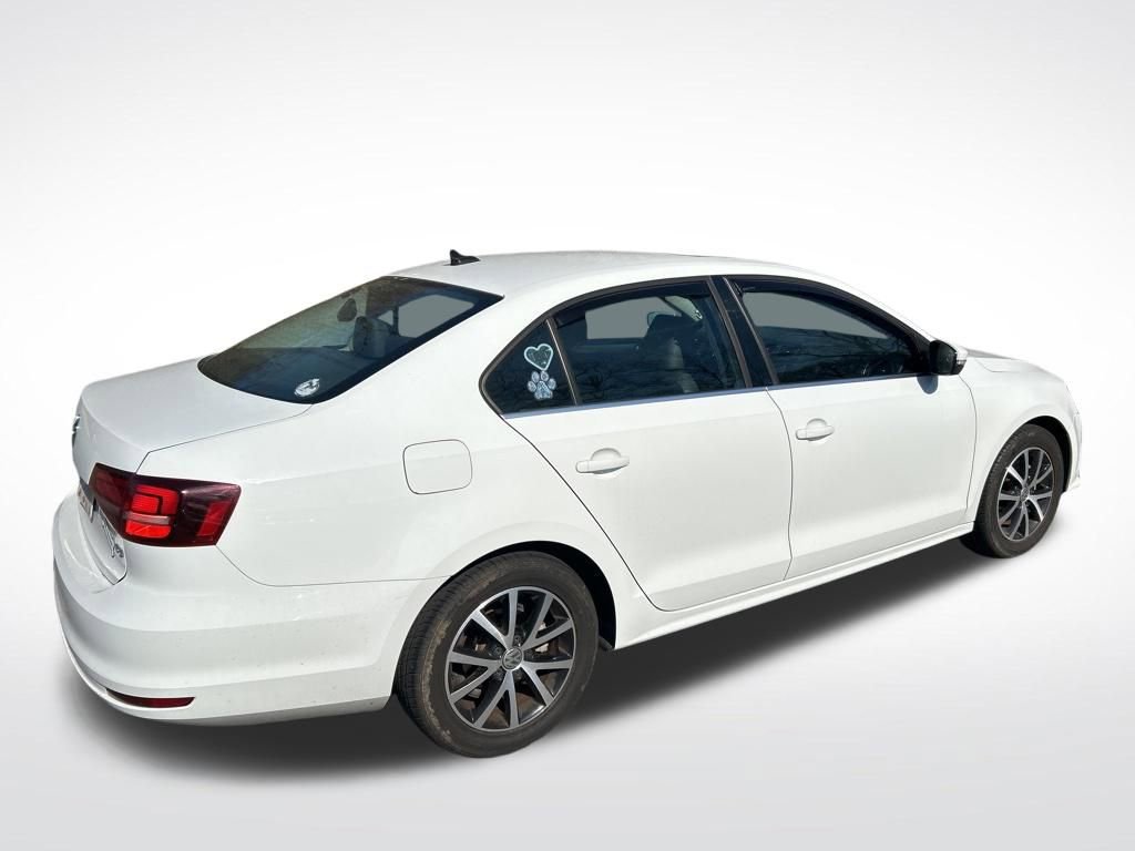 Used 2017 Volkswagen Jetta SE image 3