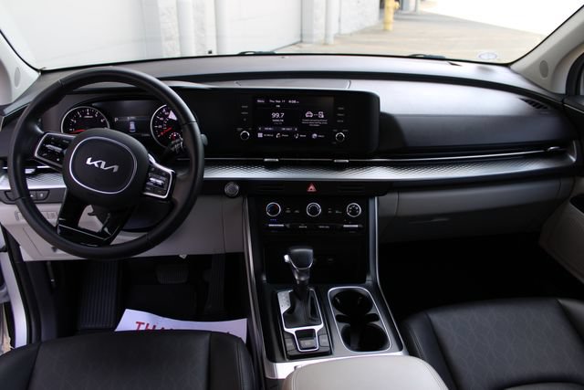 Used 2023 Kia Carnival LX FWD image 25