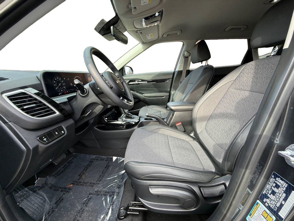 Certified 2024 Kia Seltos S image 9
