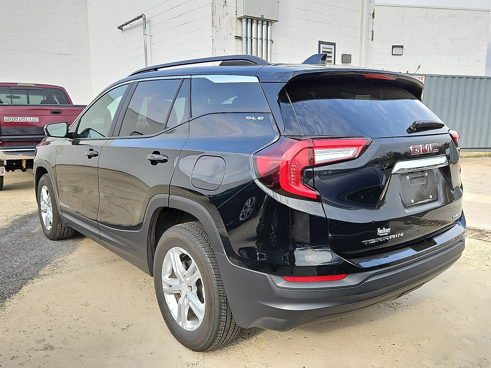 Used 2023 GMC Terrain SLE w/ Driver Convenience Package image 7