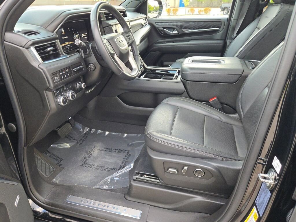 Used 2023 GMC Yukon XL Denali AWD/4WD image 25