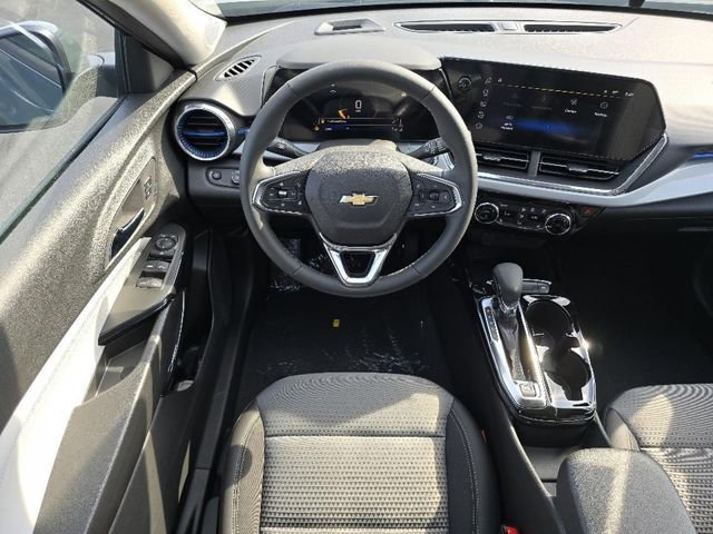 Used 2025 Chevrolet Trax LT w/ Driver Confidence Package image 3