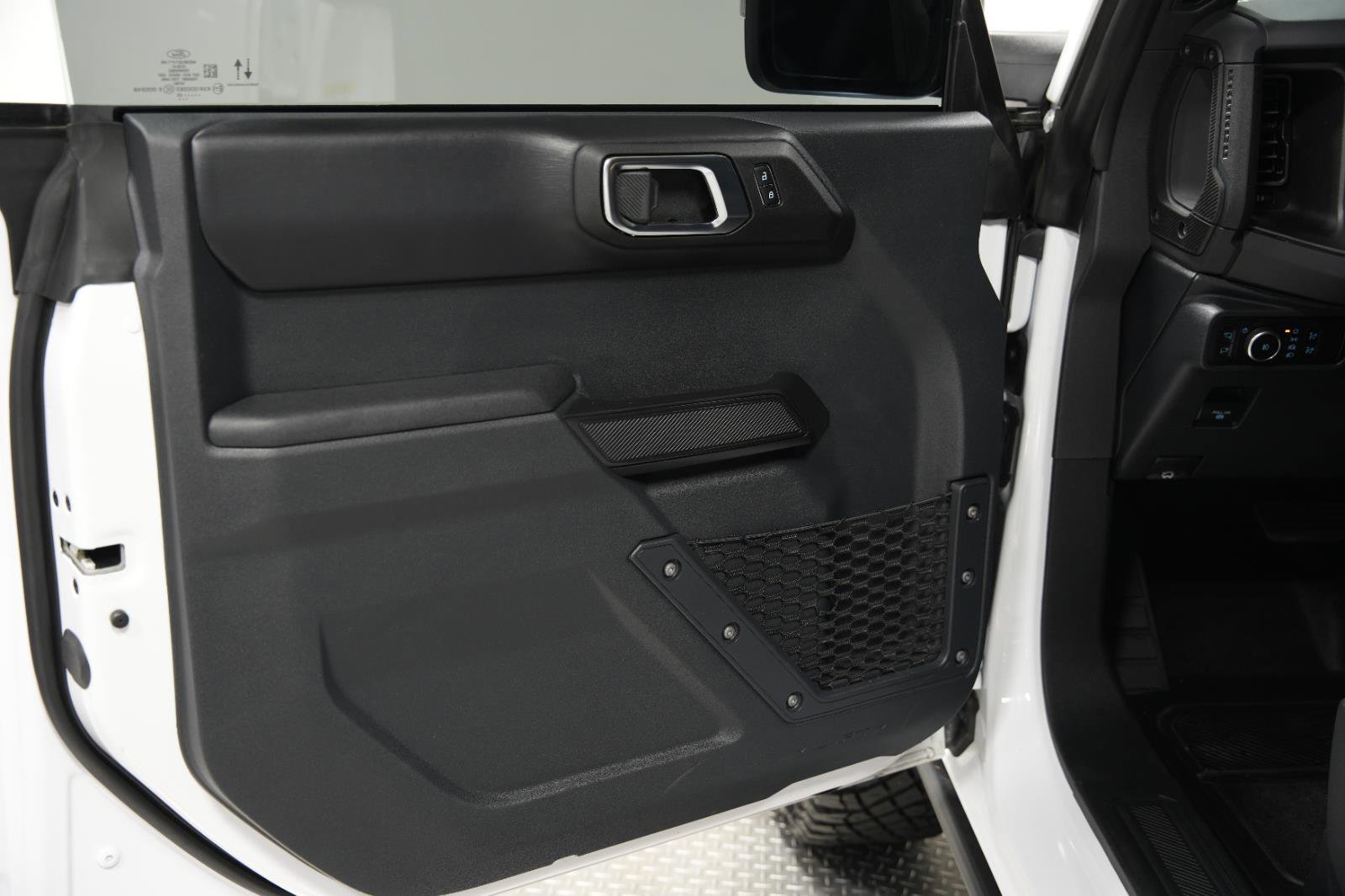 Used 2025 Ford Bronco Badlands image 26