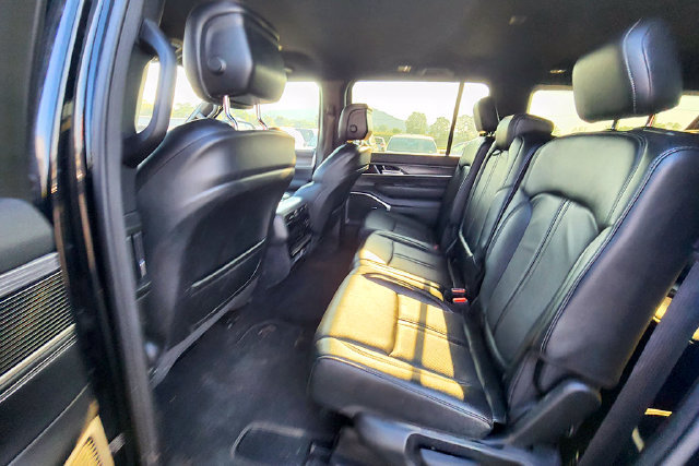Used 2024 Jeep Wagoneer L Series II AWD/4WD image 28
