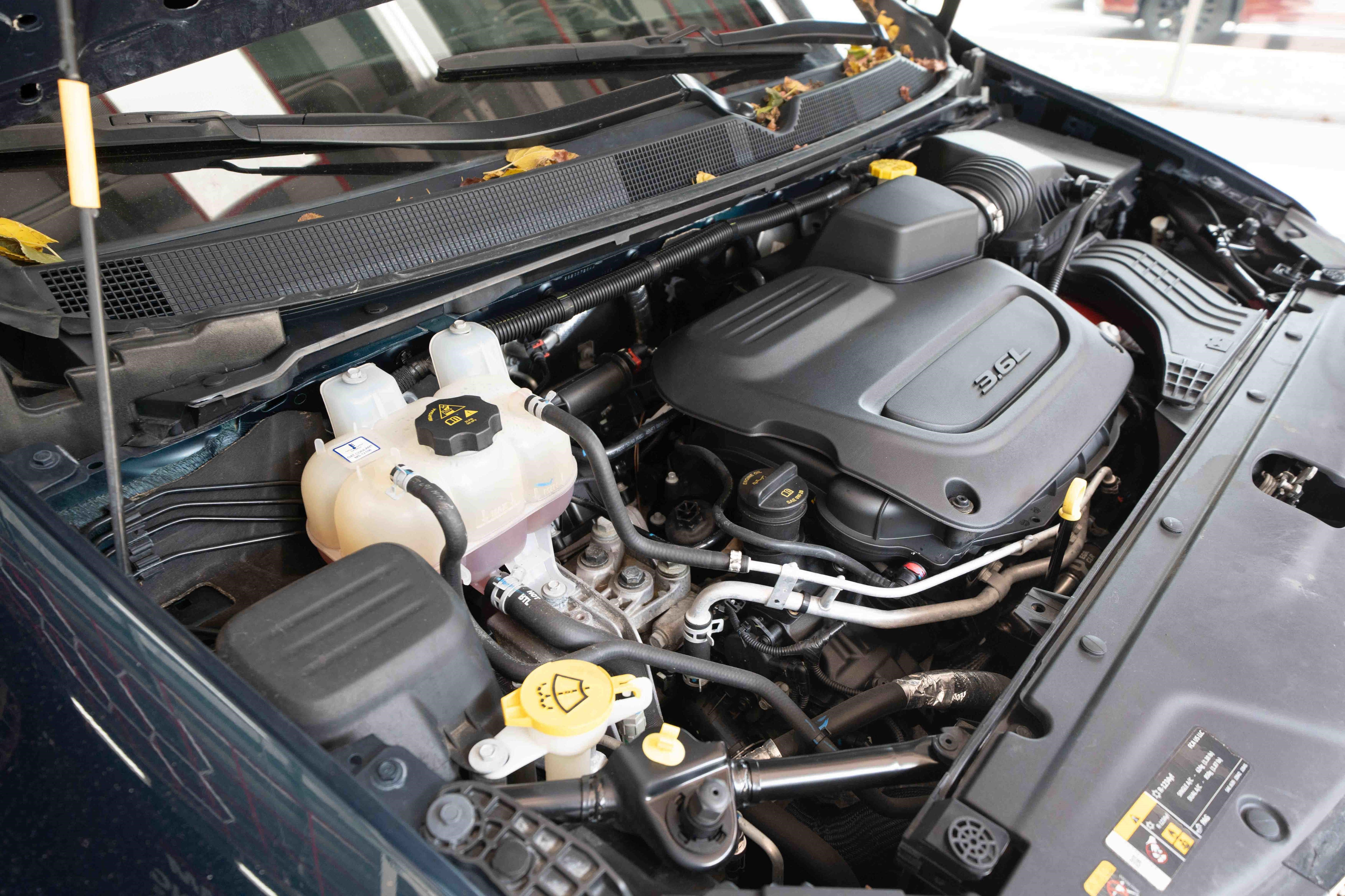 Used 2025 Chrysler Pacifica Limited FWD image 33