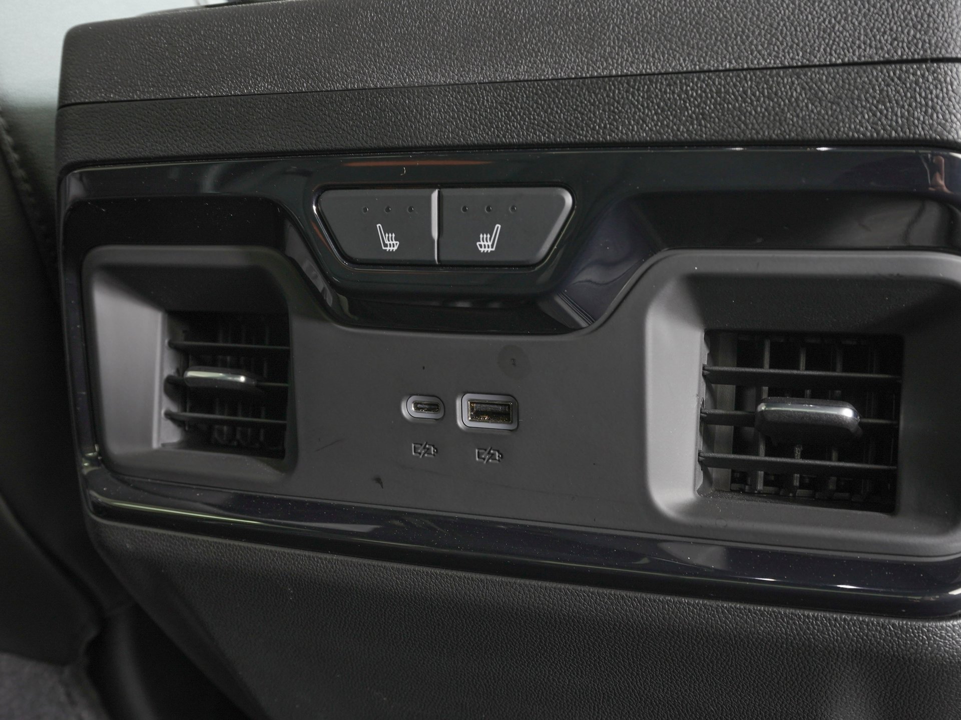 Used 2025 GMC Sierra 2500 AT4 w/ AT4 Premium Plus Package image 13