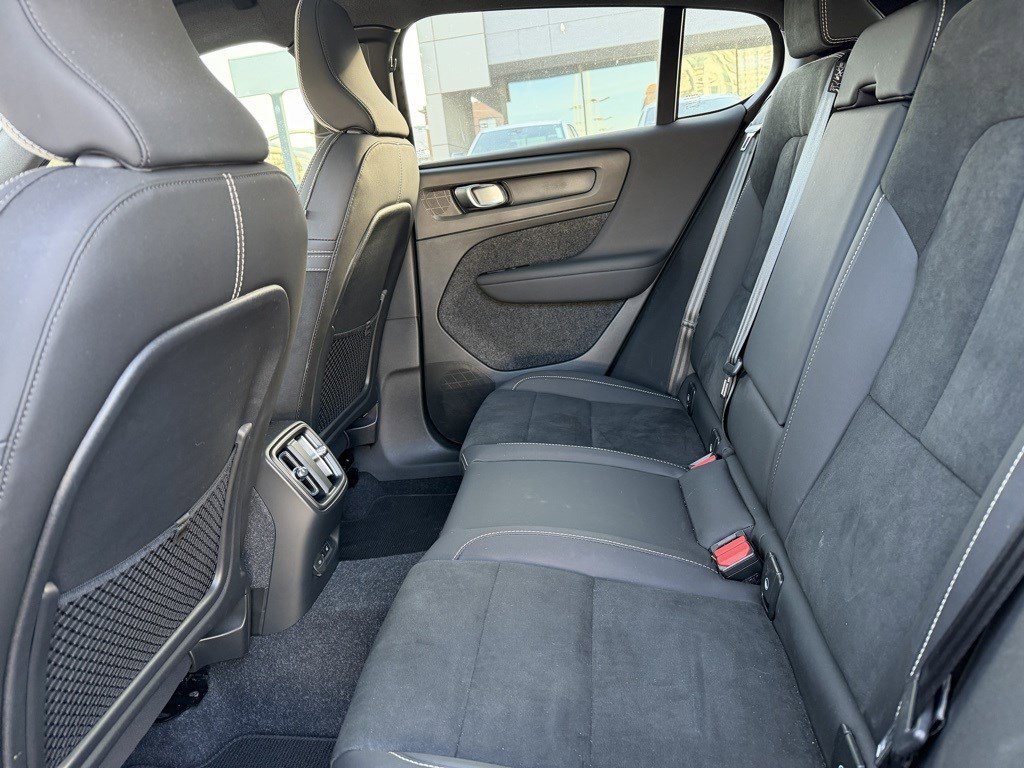 Used 2022 Volvo C40 P8 Recharge Ultimate image 10