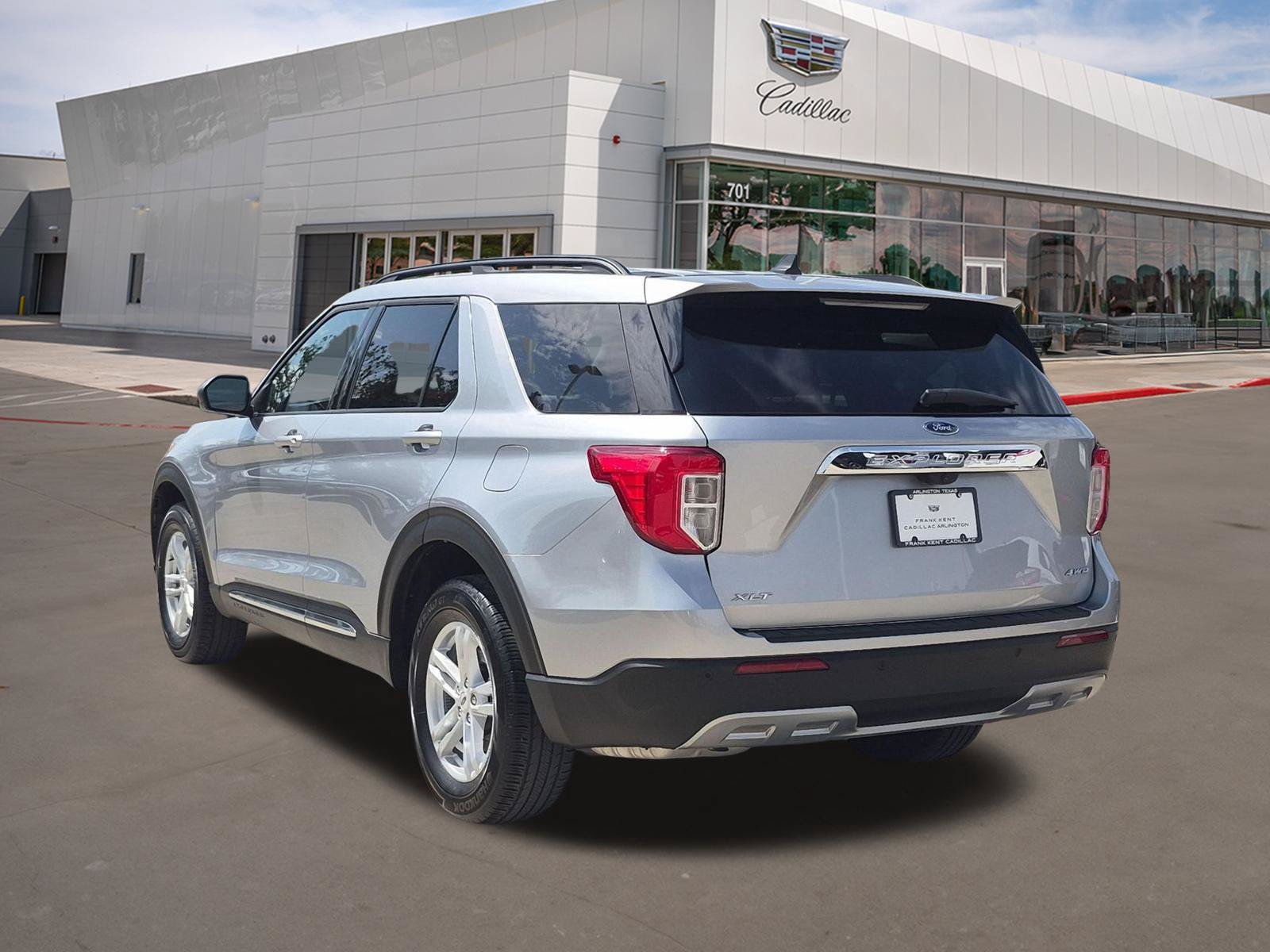 Used 2024 Ford Explorer XLT w/ Equipment Group 202A AWD/4WD image 4