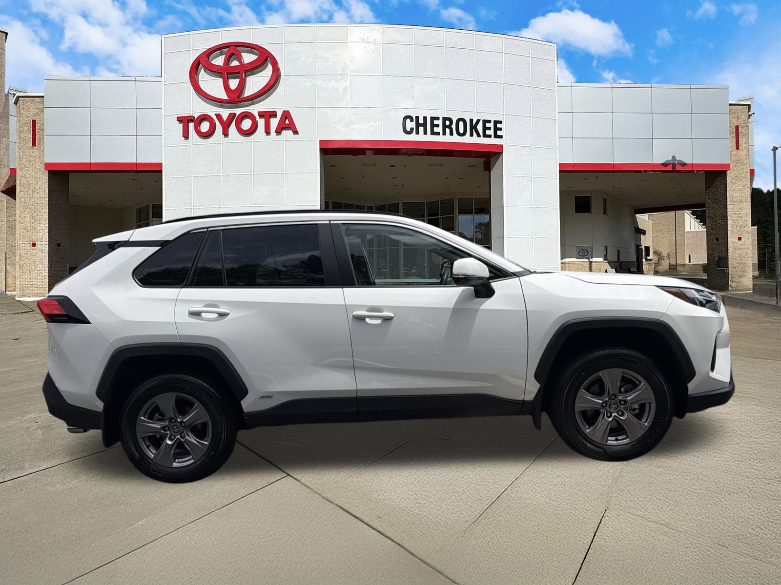 Used 2025 Toyota RAV4 XLE AWD/4WD image 4