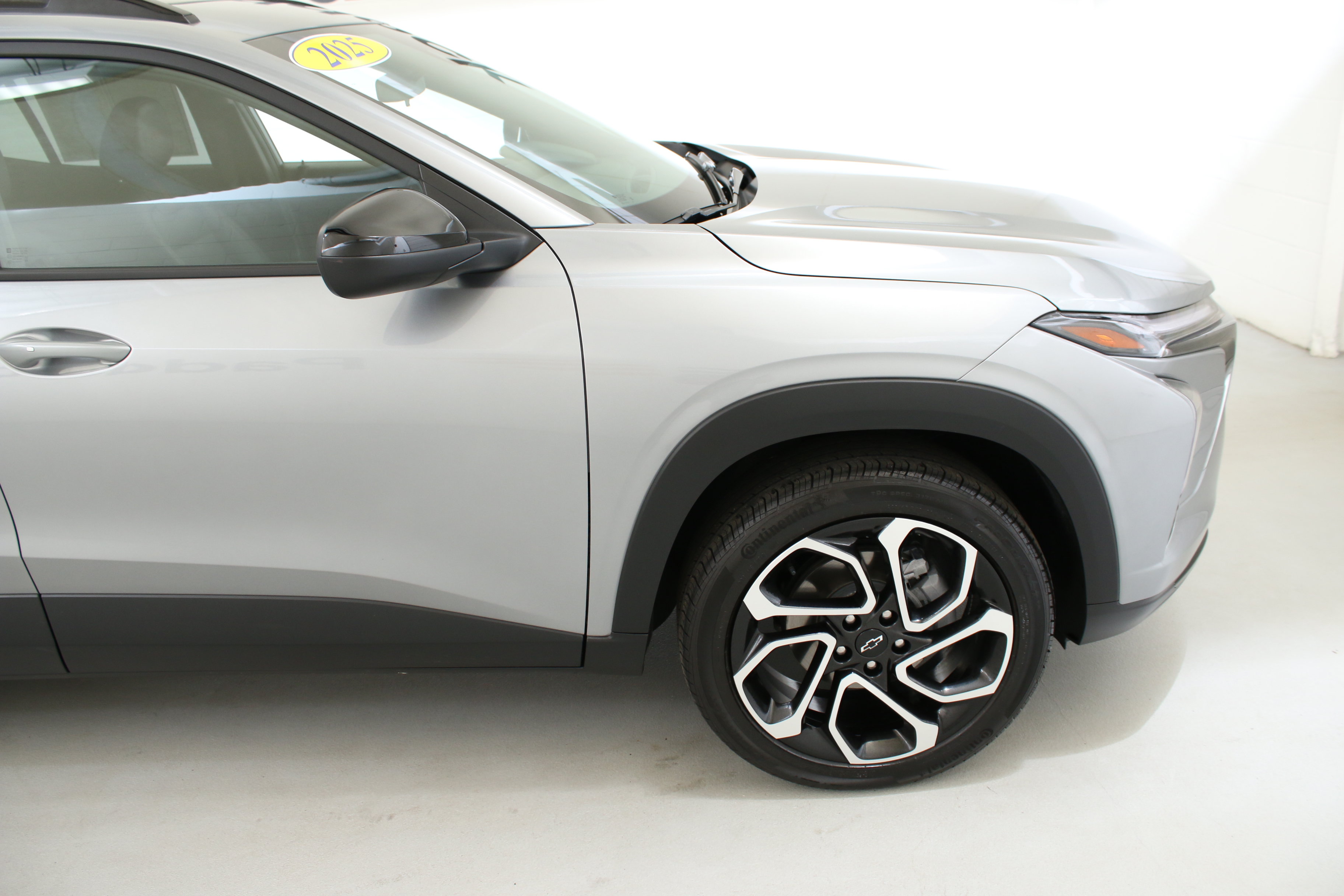 Used 2024 Chevrolet Trax RS w/ Sunroof Package FWD image 11