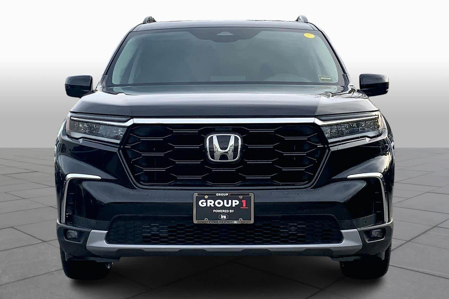 Used 2023 Honda Pilot Touring image 4