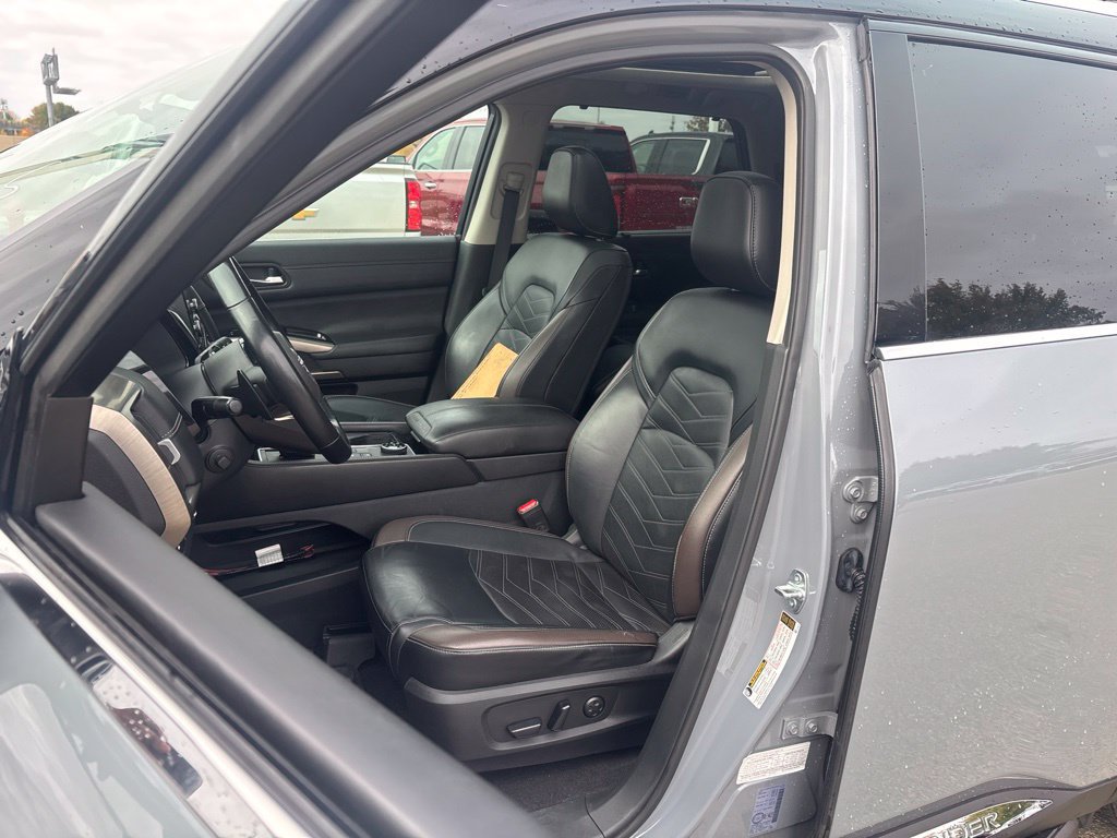 Used 2023 Nissan Pathfinder Platinum AWD/4WD image 21