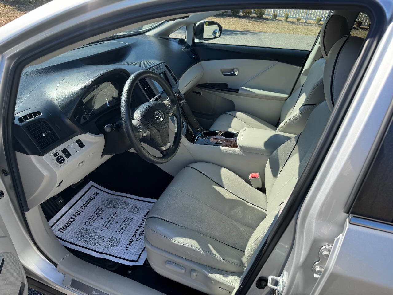 Used 2011 Toyota Venza w/ Convenience Pkg FWD image 9