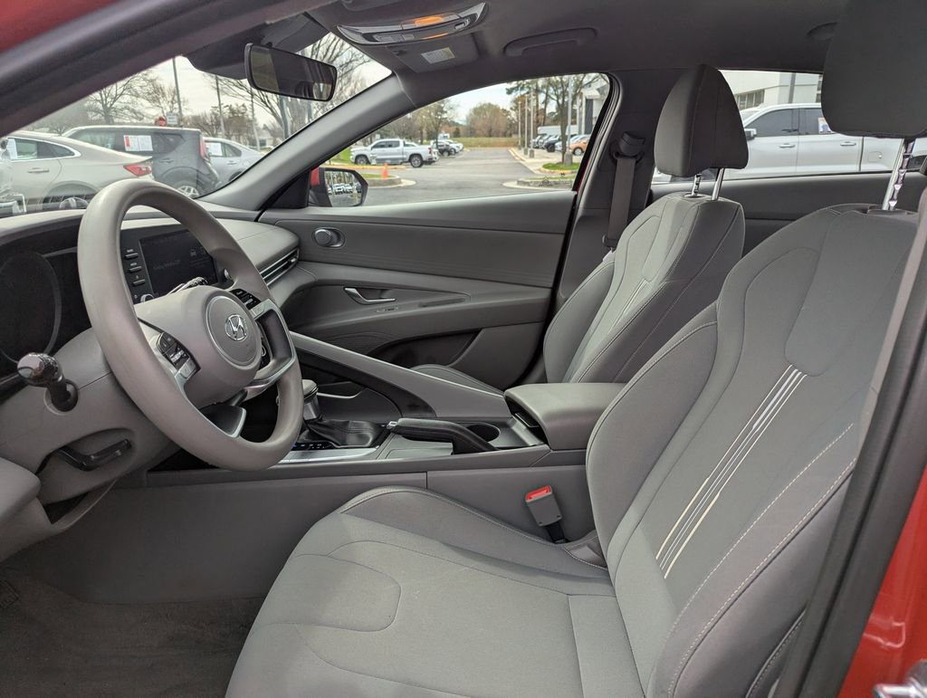 Used 2021 Hyundai Elantra SEL w/ Cargo Package image 11