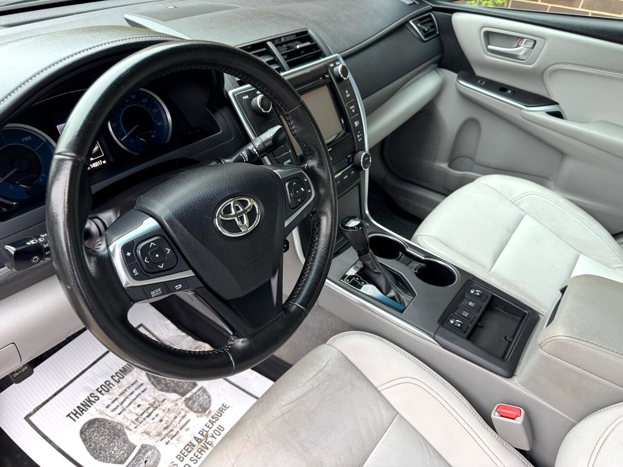 Used 2016 Toyota Camry XLE image 3