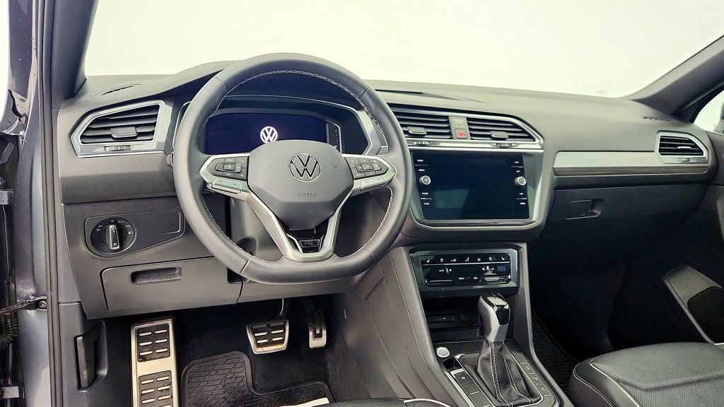 Used 2023 Volkswagen Tiguan SEL R-Line image 13