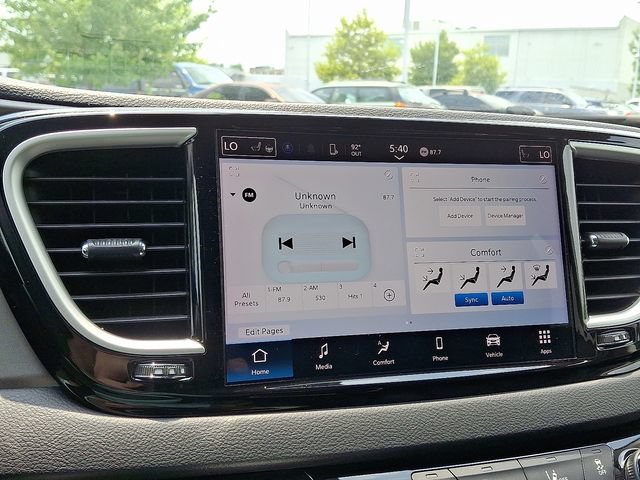 Used 2024 Chrysler Pacifica Touring-L FWD image 16