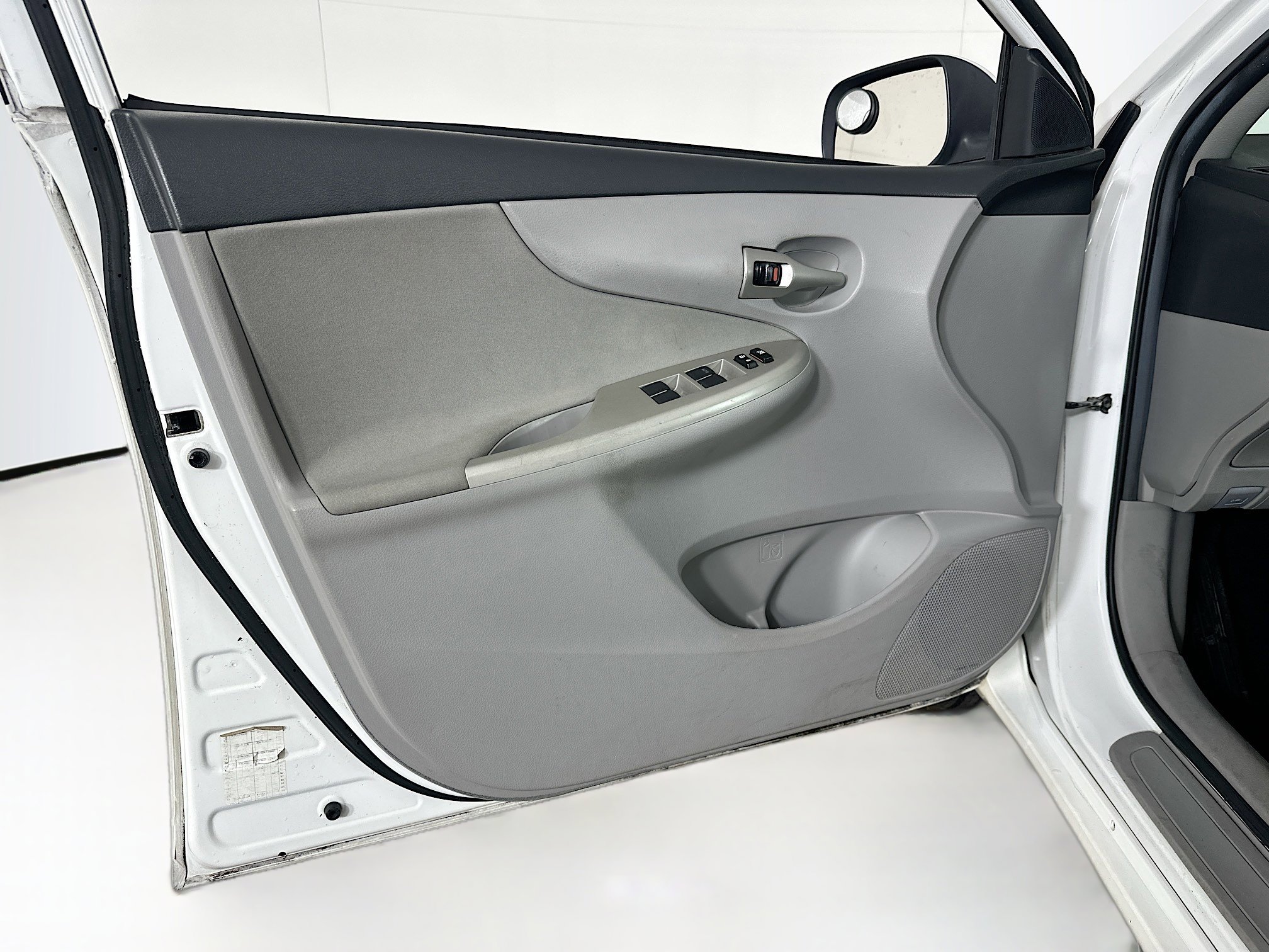 Used 2011 Toyota Corolla LE image 24