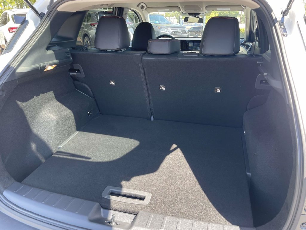 Used 2025 Nissan Kicks SR FWD image 11