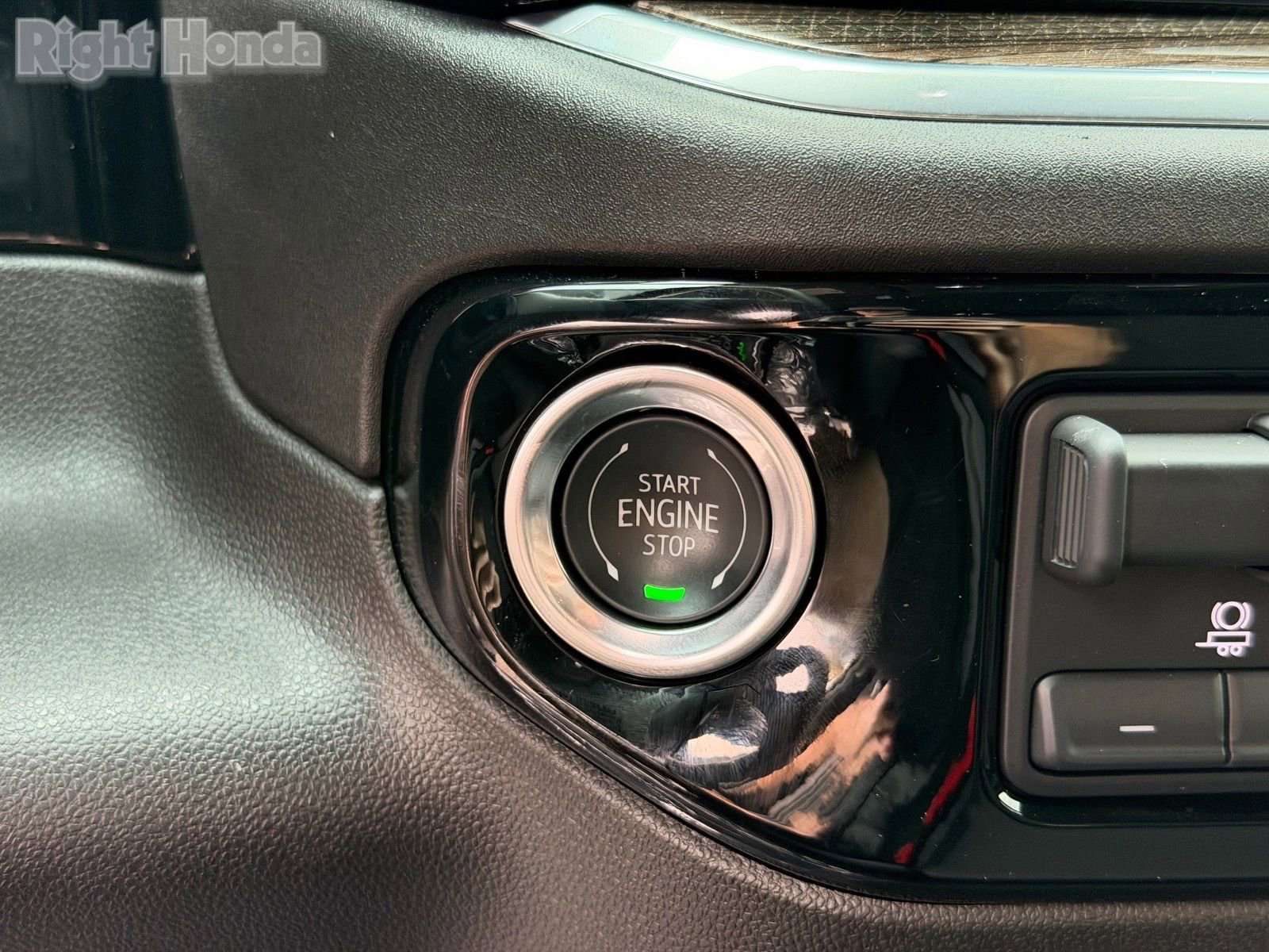 Used 2025 GMC Sierra 1500 Elevation image 29